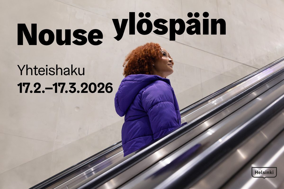 Yhteishaun kampanjakuva, jossa henkilö nousee ylös liukuportaita.